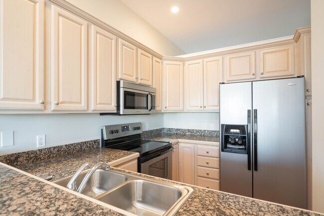 Building Photo - Enjoy The View