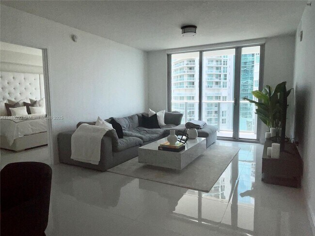 Building Photo - 300 Sunny Isles Blvd
