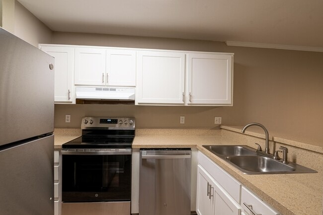 Building Photo - 3201 Tanager Ct