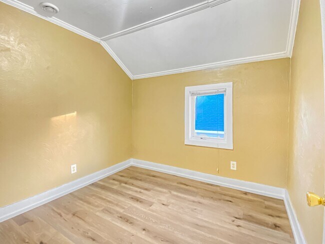 Building Photo - 209 Seward Ave NW