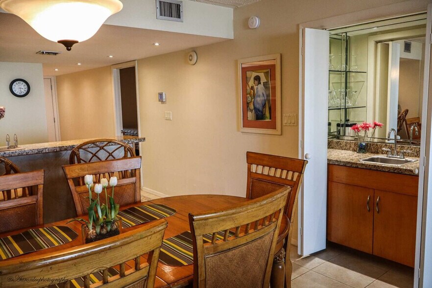 Building Photo - 2216 Gulf Blvd