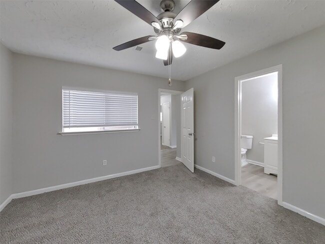 Building Photo - 10919 Almond Grove