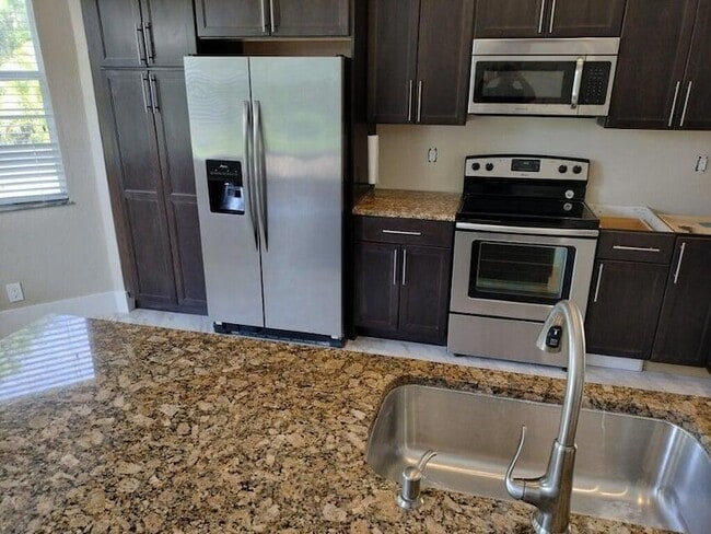 Building Photo - 5671 Sunberry Cir