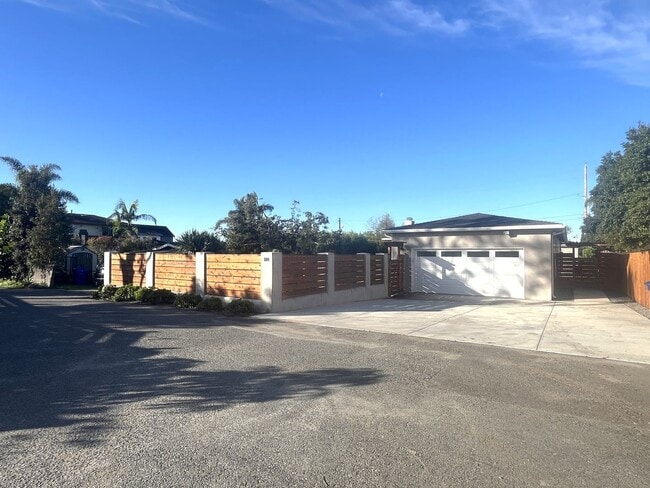 Building Photo - Newer Construction, 2BD/2BA House on Private Drive in Leucadia: Minutes to Beach, Town, YMCA!