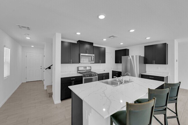 Building Photo - Don't miss out on this beautiful three-bed...