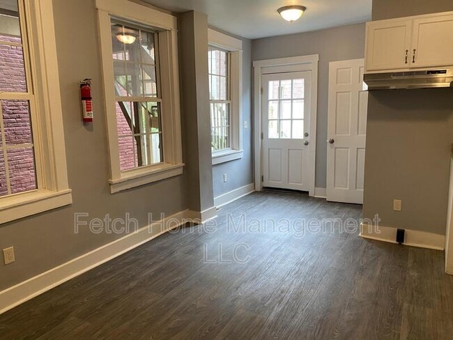 Building Photo - 208 W Vine St