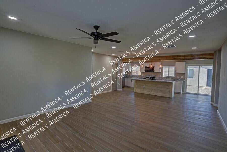 Building Photo - 4733 E 18th St