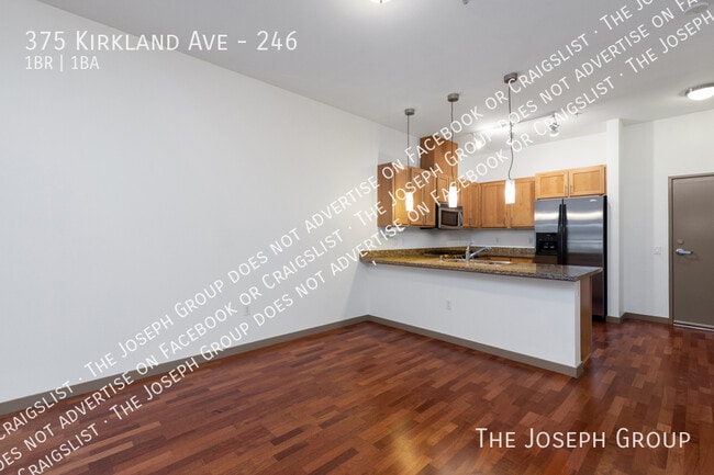 Building Photo - 375 Kirkland Ave