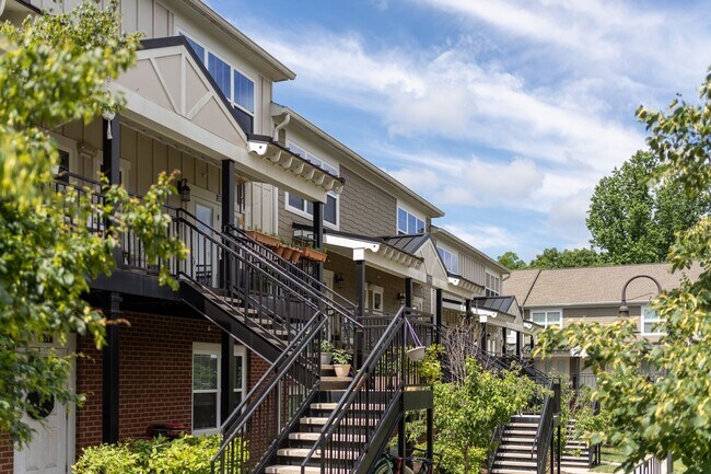 Building Photo - 3 Bedroom Flat, End unit Apartment - Available at Woodlands with $500 deposit. Ask your leasing a...