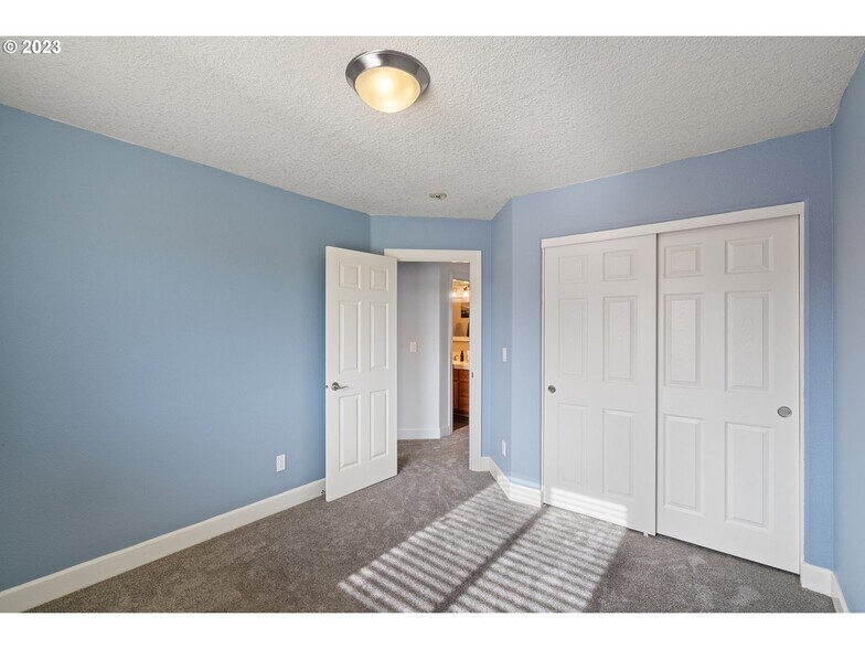 Building Photo - 3509 NE 80th St