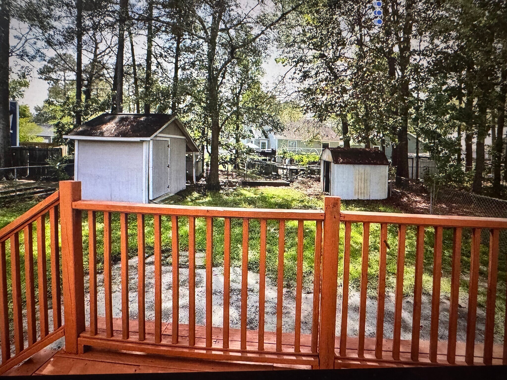 Storage sheds - 6813 Torrance Ln