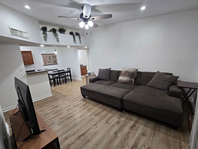 Building Photo - West-Flagstaff Condo in the Arbors - 2 Bed, 2 Bath - Students OK! 1 Sm. Pet OK! Avail. July 10th!!