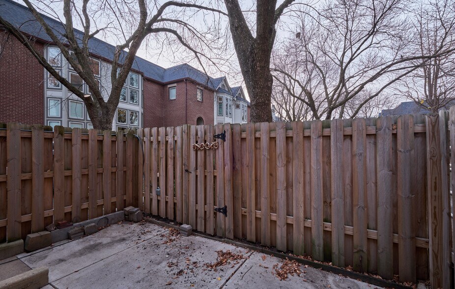 Building Photo - 414 N Park Ave