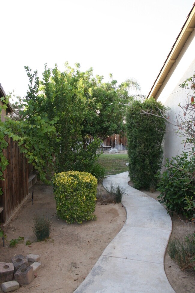 Building Photo - 12606 Willowdale Dr