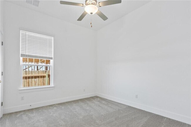 Building Photo - 121 Buckle Cove