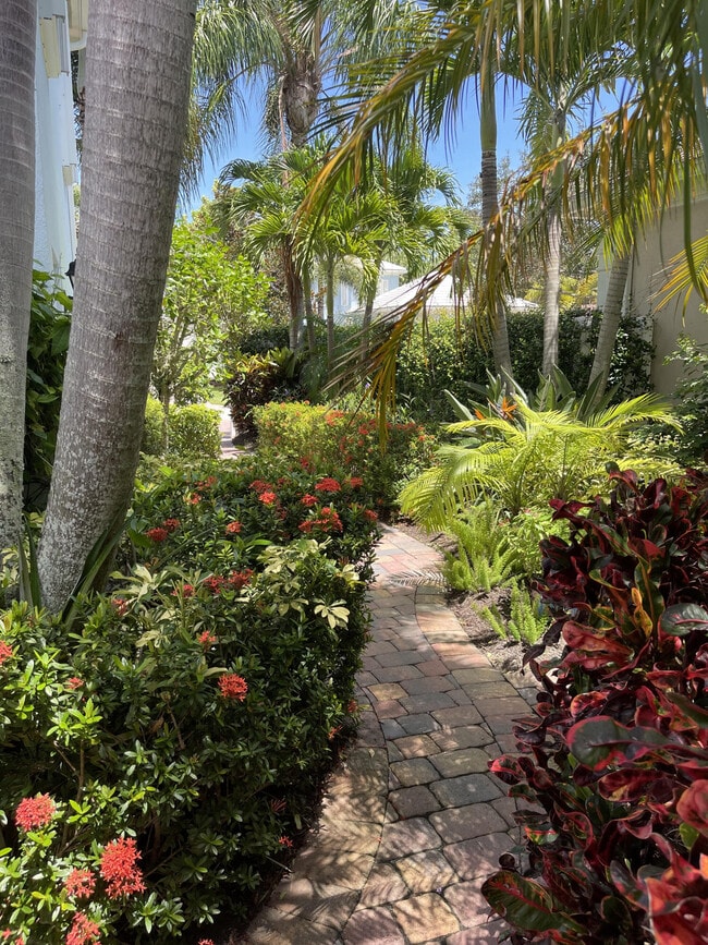 Building Photo - 1833 Dakota Dr