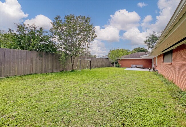 Building Photo - 3641 Deal St