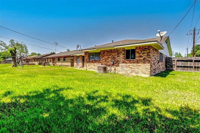 Building Photo - 5318 Botany Ln