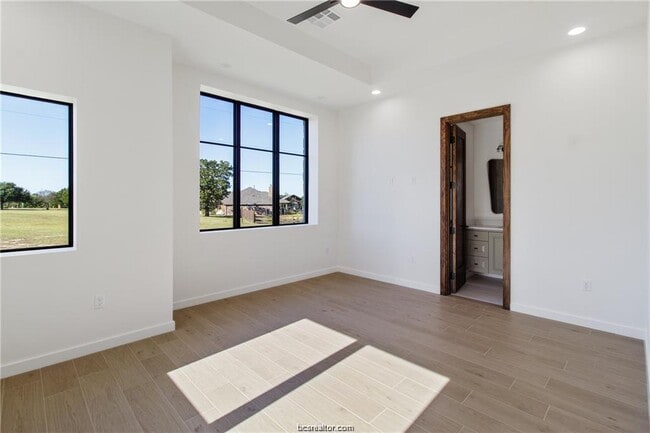 Building Photo - 4558 Hicks Ln