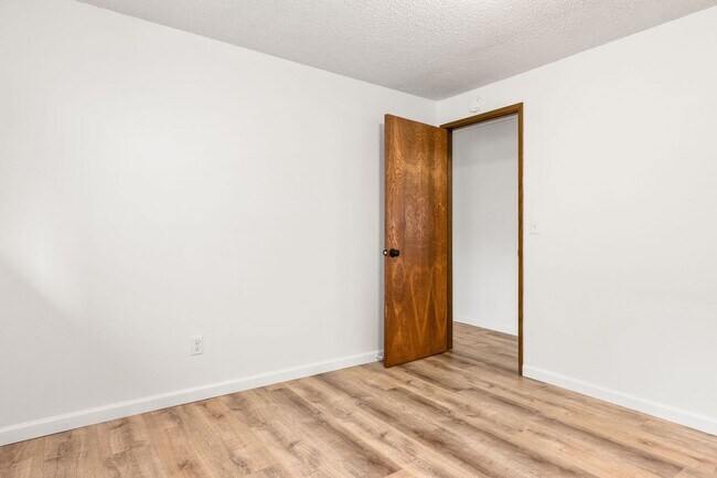 Building Photo - 705-707 N Sumner St.