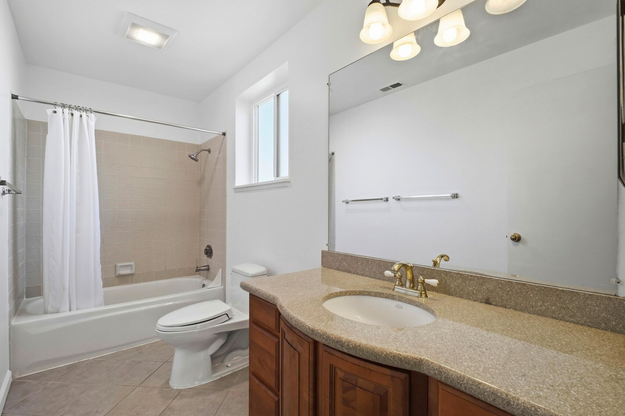 Building Photo - 6001 Castlebrook Dr