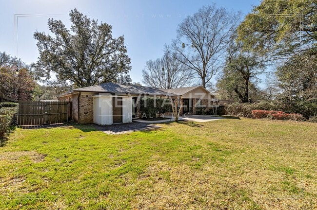 Building Photo - Immaculate 3BR / 2BA Home in Carriage Hills