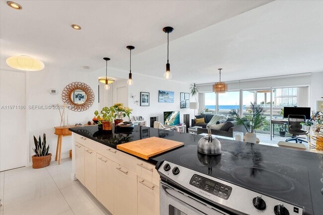 Building Photo - 2451 Brickell Ave