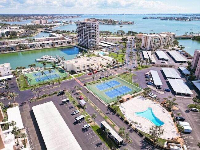 Building Photo - 7910 Sun Island Dr S