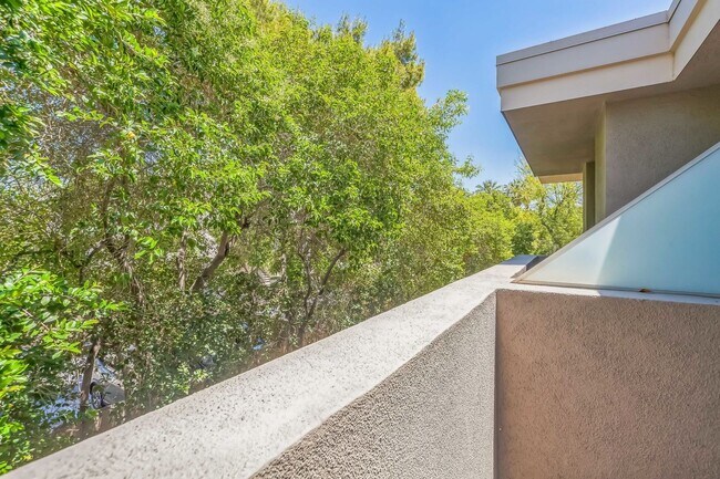 Building Photo - 2 Bed / 2 Bath Townhome at Biltmore, Palm ...