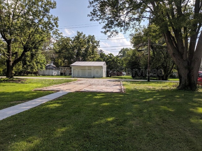 Building Photo - 437 W Murray St