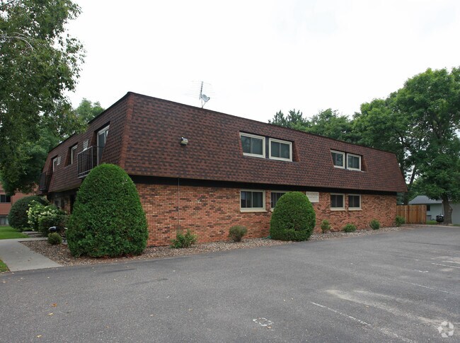 Primary Photo - Woodmere Apartments