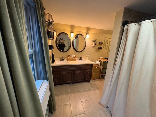 Building Photo - 78 Main St