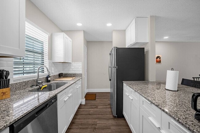 Building Photo - 13803 Heritage Club Dr