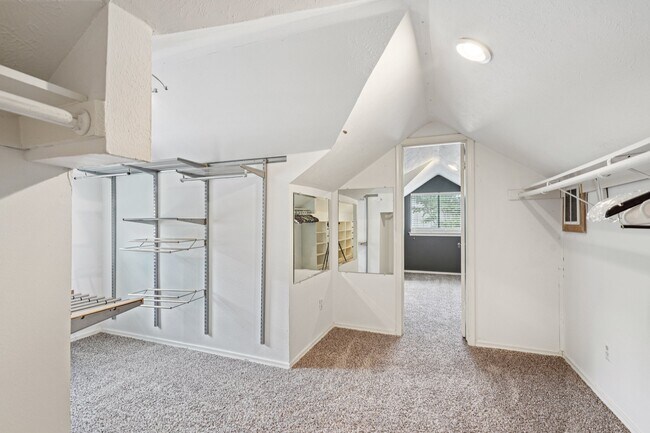 Building Photo - 4016 Willow Ridge Dr