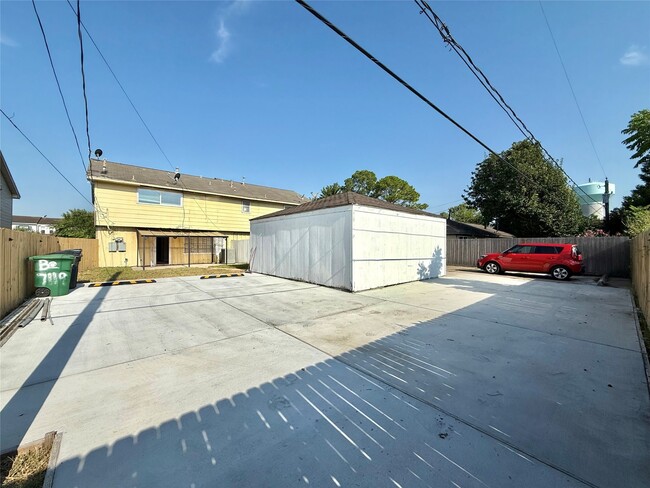 Building Photo - 7119 S Gessner Rd