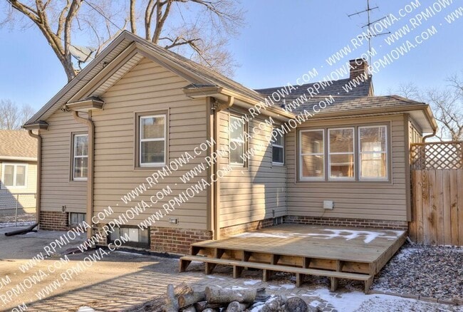 Building Photo - 3620 E 7th St