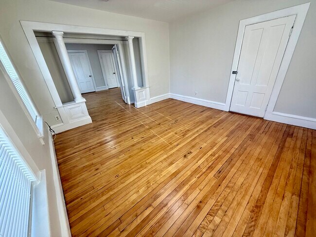 Building Photo - 1045 Pine St