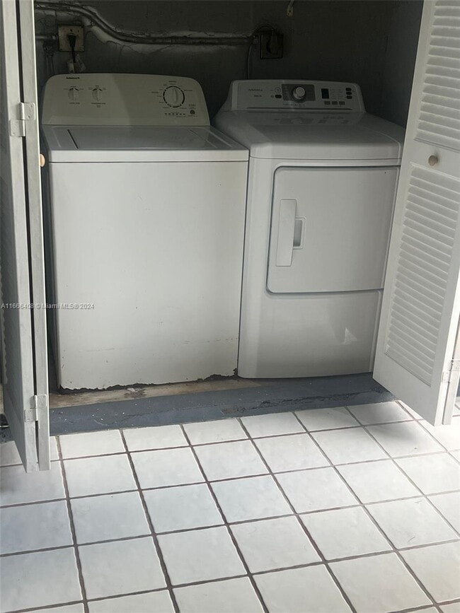Building Photo - 2 bedroom in North Miami Beach FL 33179