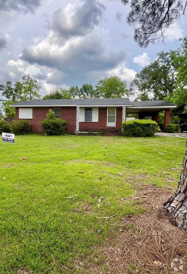 Building Photo - 3 Bed 2 Bath Brick House Coming Soon - Und...