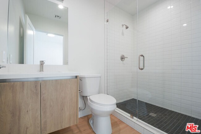 Building Photo - 2617 Carmona Ave