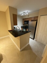 Building Photo - 2820 N Oakland Forest Dr