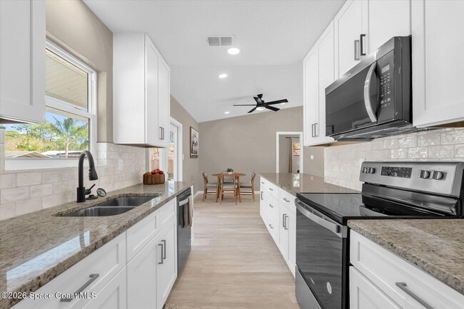 Building Photo - 4840 Mango Ave