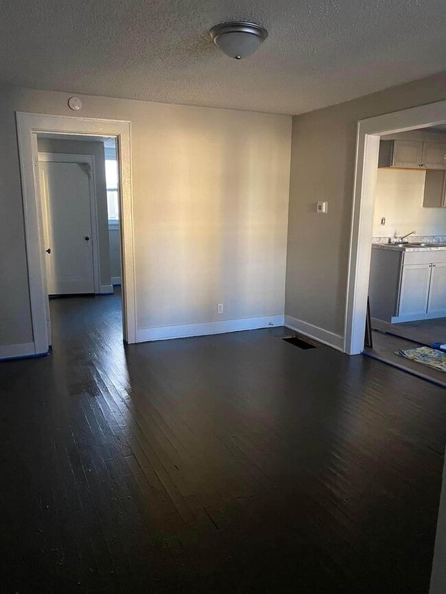 Primary Photo - 299 N State St