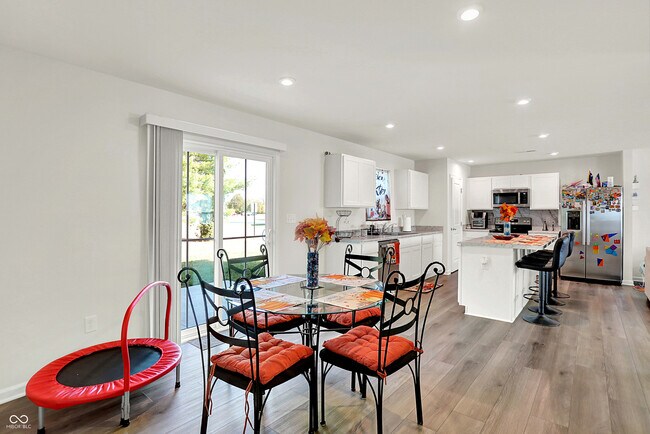 Building Photo - 910 Red Hls Ct