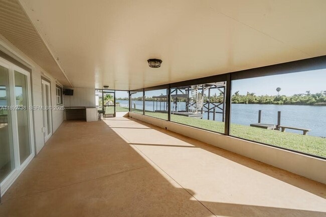 Building Photo - 9675 SW Anchor