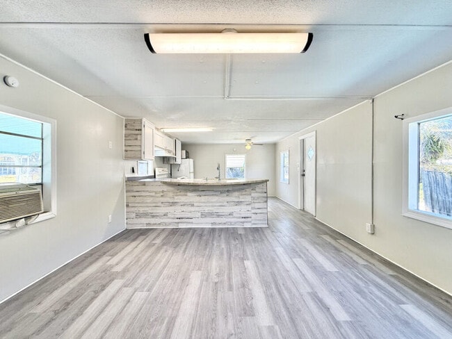 Building Photo - 6519 Sandra Dr