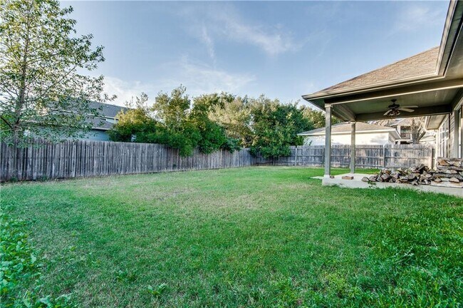 Building Photo - 9512 Hopeland Dr