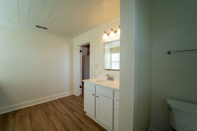 Building Photo - Historic Farmhouse set on 1.2 Acres!