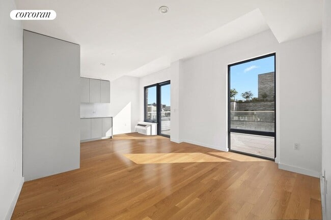 Building Photo - 123 Hope St