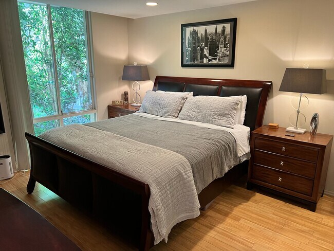 Building Photo - 2170 Century Park E